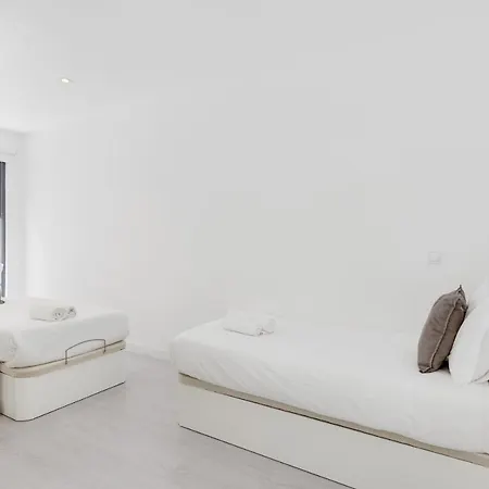 דירה Alcantara Charm 3br *